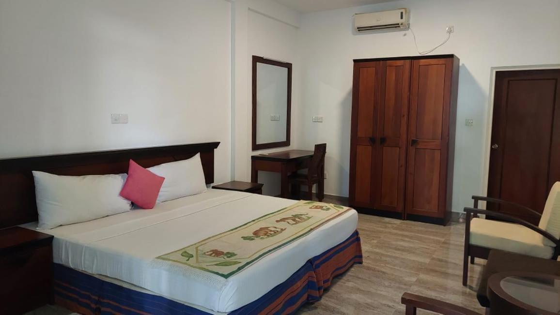 Hotel Wild Heaven Tissamaharama Esterno foto